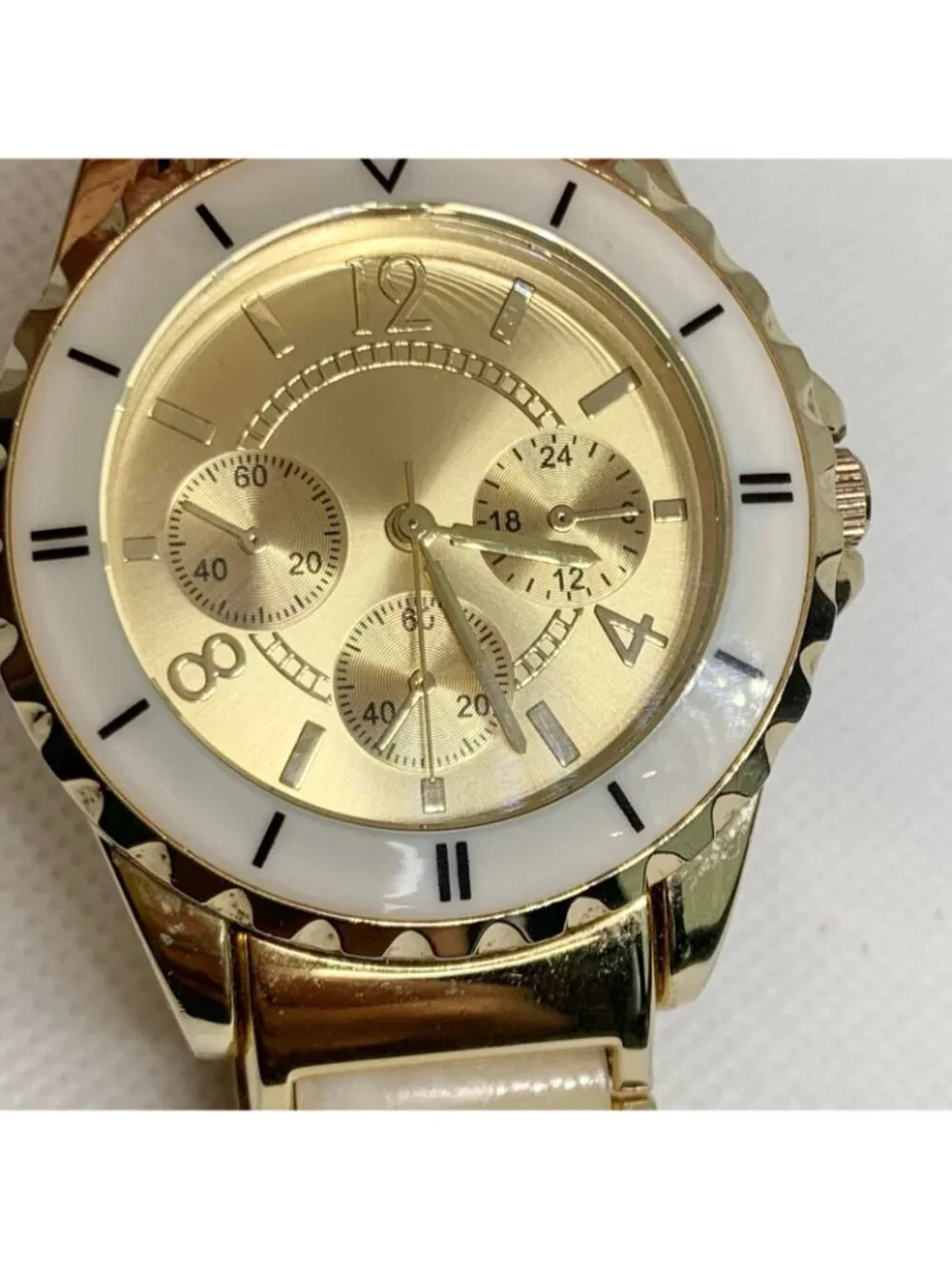 Gold tone women’s quartz analog watch large face 40mm adjustable 6.5” running